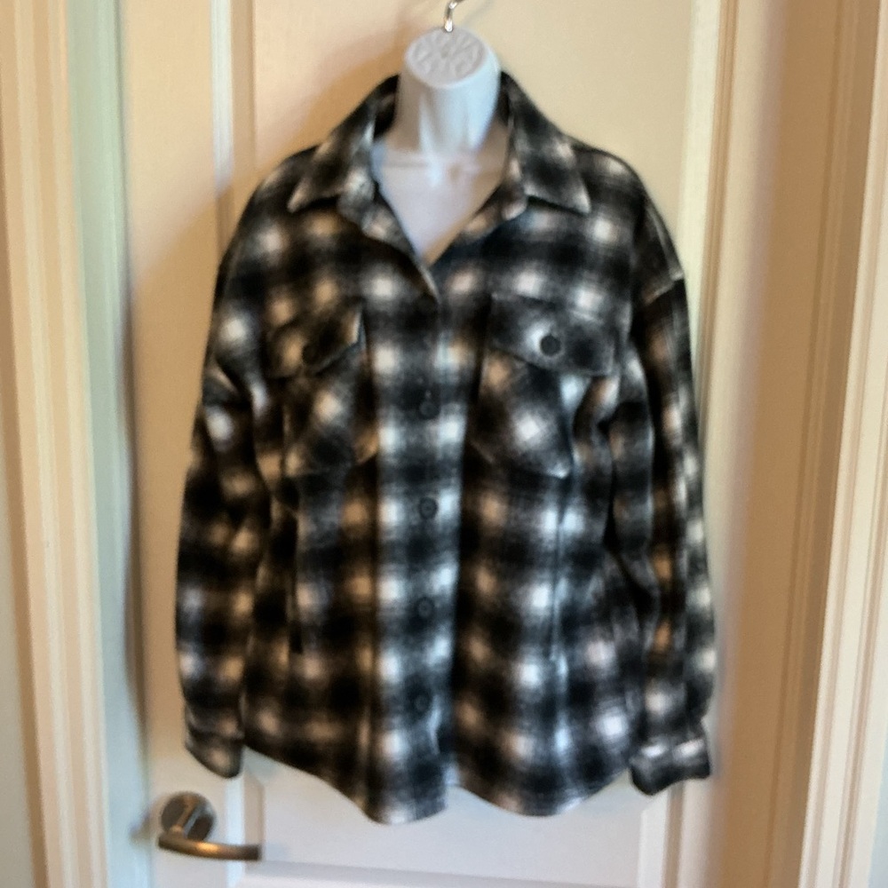 Thread & Supply Black and White Plaid Button-Up jacket shirt size medium